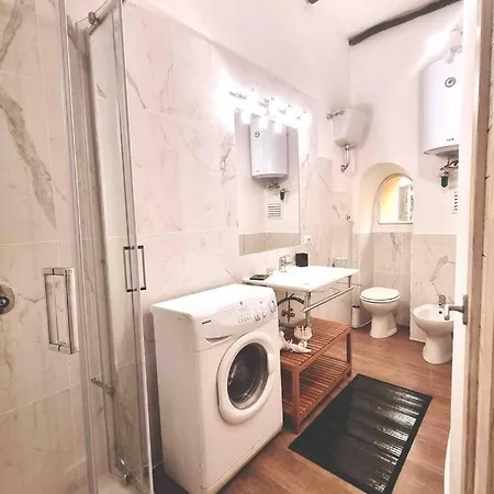 Myrentalinn - - Trastevere Arch * Rom