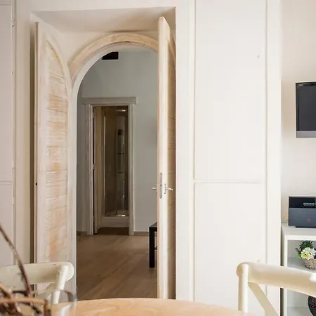 Myrentalinn - - Trastevere Arch Roma