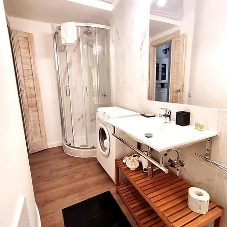 Myrentalinn - - Trastevere Arch * Roma