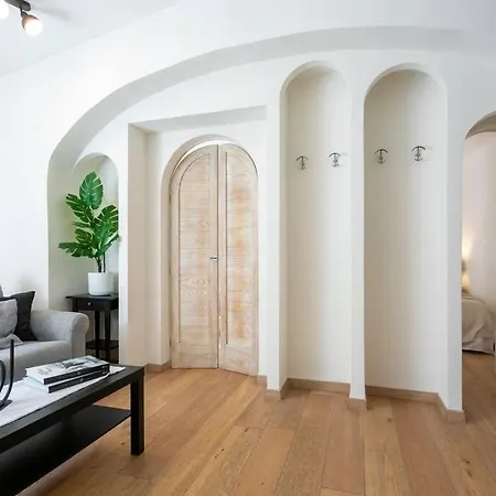 Myrentalinn - - Trastevere Arch * Rom